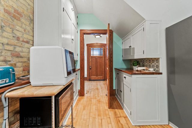 2410 E Stratford COURT, Shorewood, WI 53211