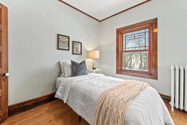 2410 E Stratford COURT, Shorewood, WI 53211