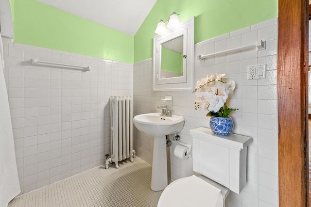 2410 E Stratford COURT, Shorewood, WI 53211