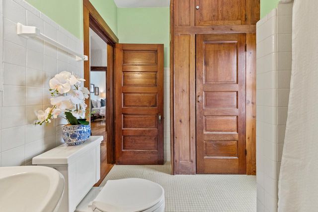 2410 E Stratford COURT, Shorewood, WI 53211