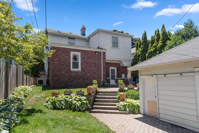 2410 E Stratford COURT, Shorewood, WI 53211