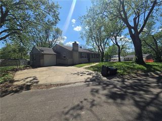 4001 S Pleasant Street, Independence, MO 64055