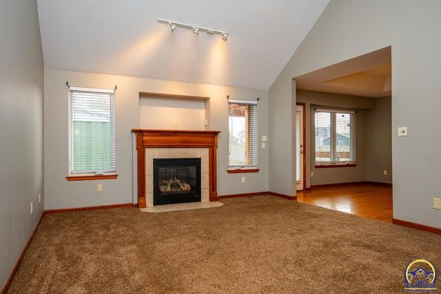 1022 SW Morna DR, Topeka, KS 66604