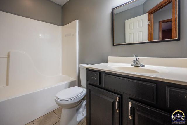 1022 SW Morna DR, Topeka, KS 66604