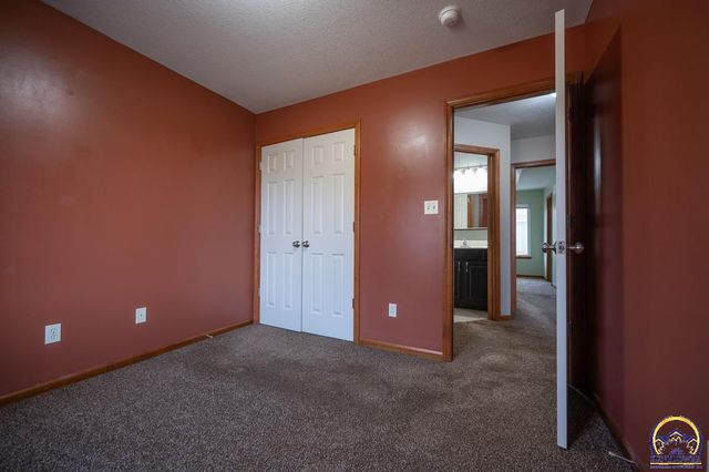 1022 SW Morna DR, Topeka, KS 66604