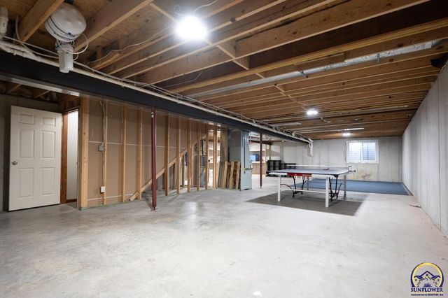 1022 SW Morna DR, Topeka, KS 66604