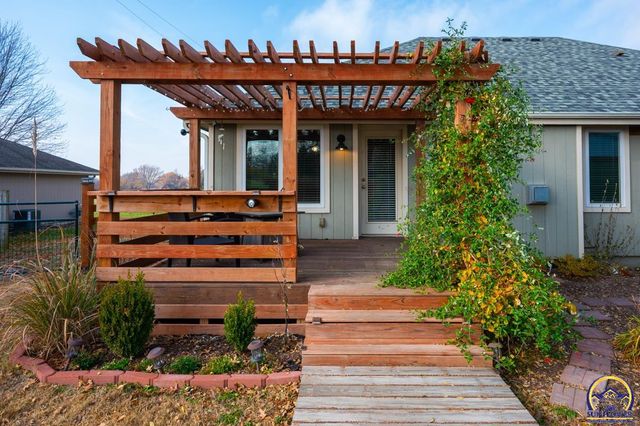 1022 SW Morna DR, Topeka, KS 66604