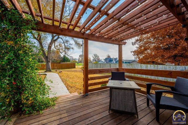 1022 SW Morna DR, Topeka, KS 66604