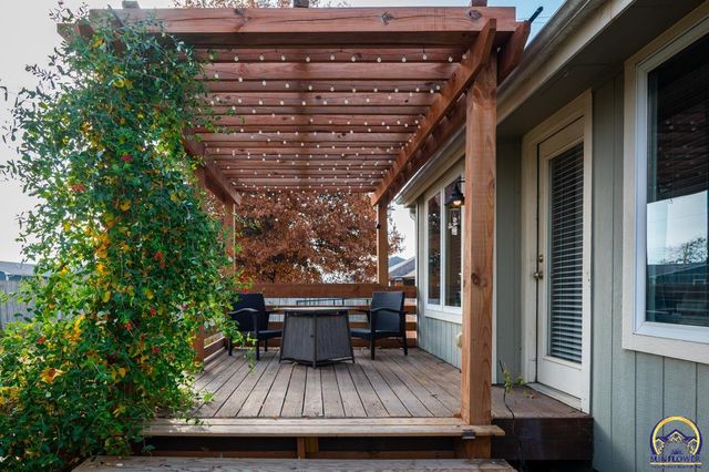 1022 SW Morna DR, Topeka, KS 66604