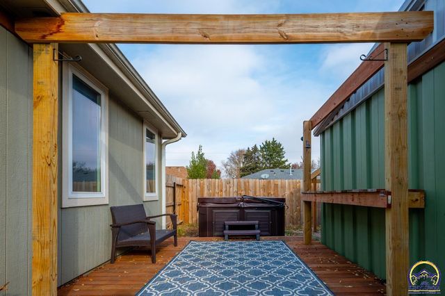 1022 SW Morna DR, Topeka, KS 66604