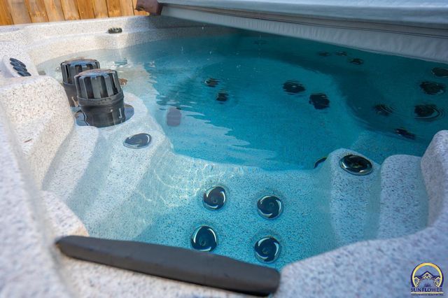 1022 SW Morna DR, Topeka, KS 66604