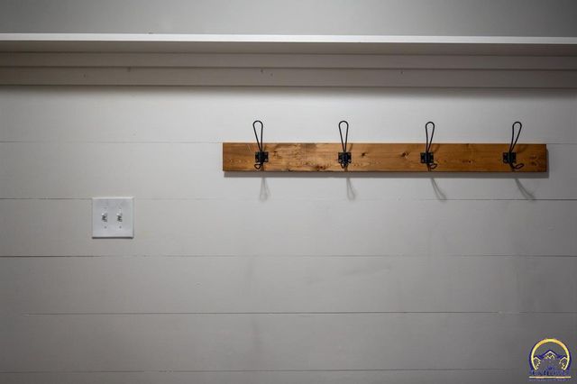 1022 SW Morna DR, Topeka, KS 66604