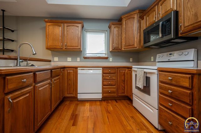 1022 SW Morna DR, Topeka, KS 66604