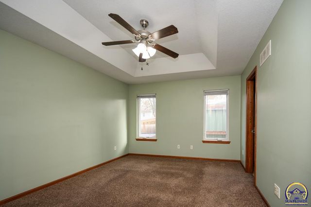 1022 SW Morna DR, Topeka, KS 66604