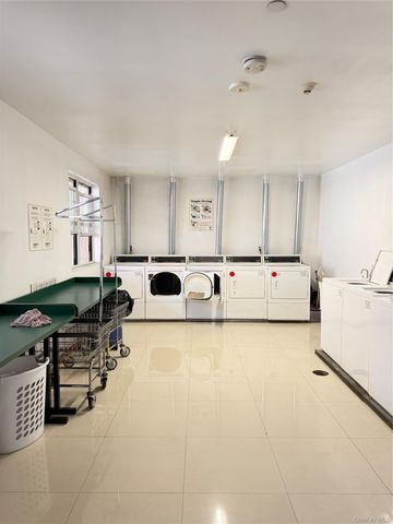 14118 Cherry Avenue 6G, Flushing, NY 11355