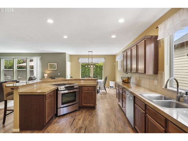1099 Se MIMOSA Dr, Gresham, OR 97080