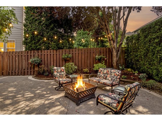 1099 Se MIMOSA Dr, Gresham, OR 97080