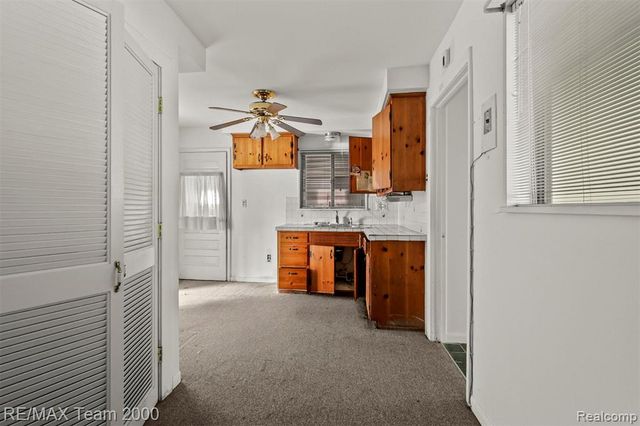 90 Lorberta Lane, Waterford, MI 48328