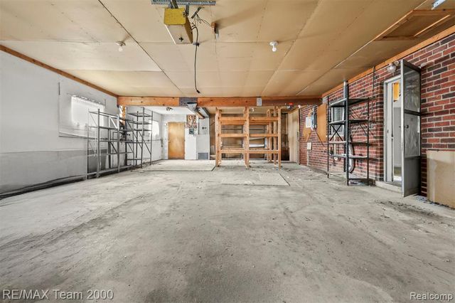 90 Lorberta Lane, Waterford, MI 48328