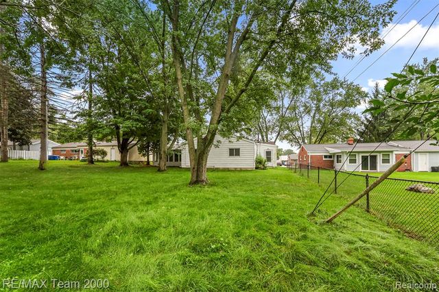 90 Lorberta Lane, Waterford, MI 48328