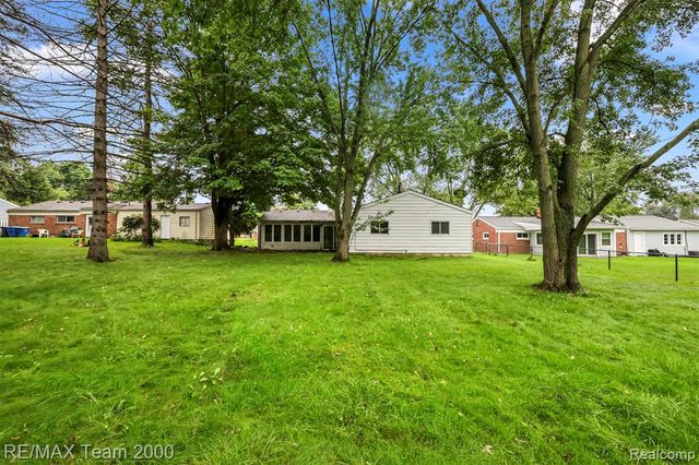 90 Lorberta Lane, Waterford, MI 48328