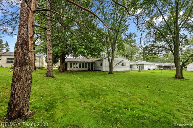 90 Lorberta Lane, Waterford, MI 48328