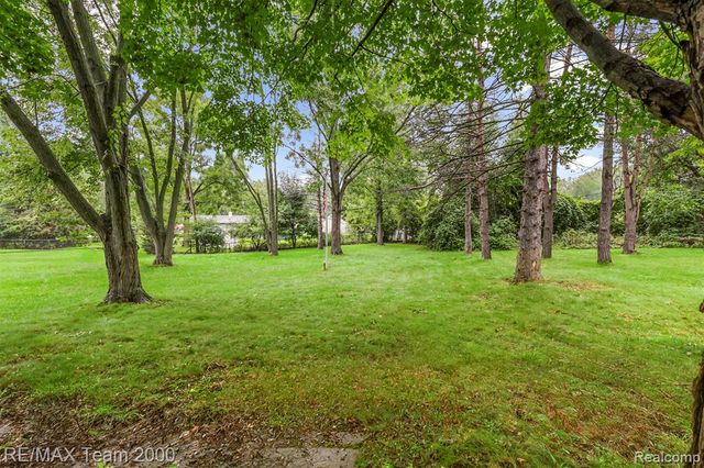 90 Lorberta Lane, Waterford, MI 48328