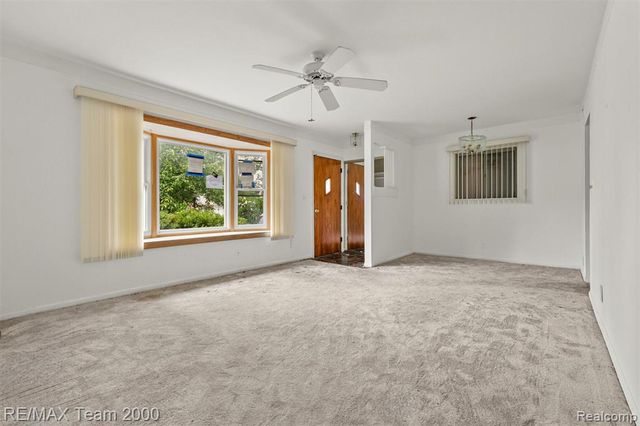 90 Lorberta Lane, Waterford, MI 48328