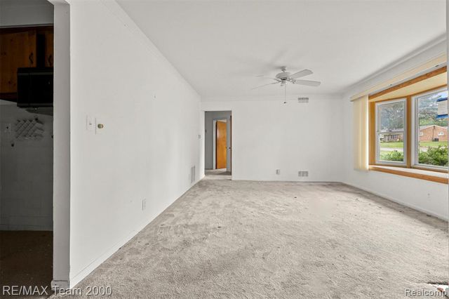 90 Lorberta Lane, Waterford, MI 48328