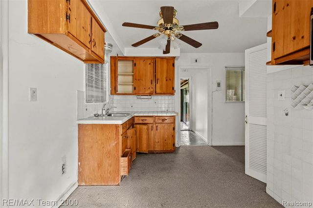 90 Lorberta Lane, Waterford, MI 48328