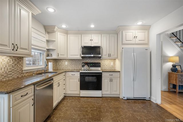 62 Smith Street, Greenlawn, NY 11740