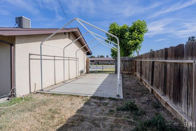 908 San Vicente Drive, Bakersfield, CA 93307