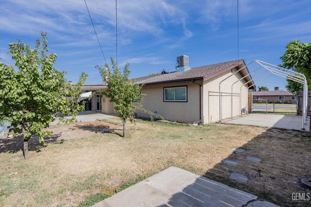 908 San Vicente Drive, Bakersfield, CA 93307