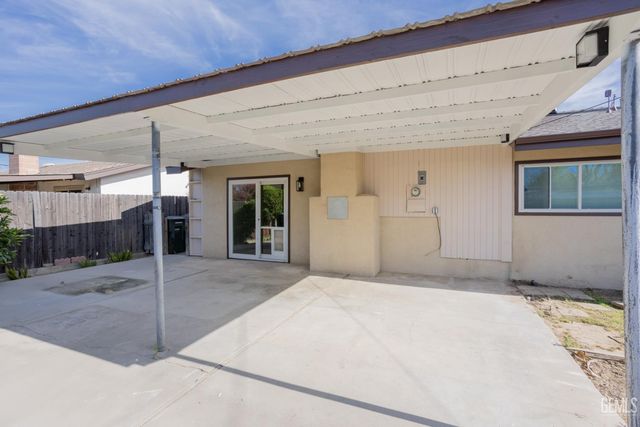 908 San Vicente Drive, Bakersfield, CA 93307