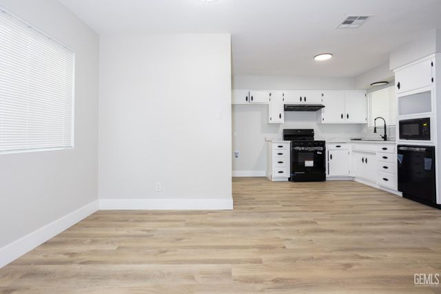 908 San Vicente Drive, Bakersfield, CA 93307