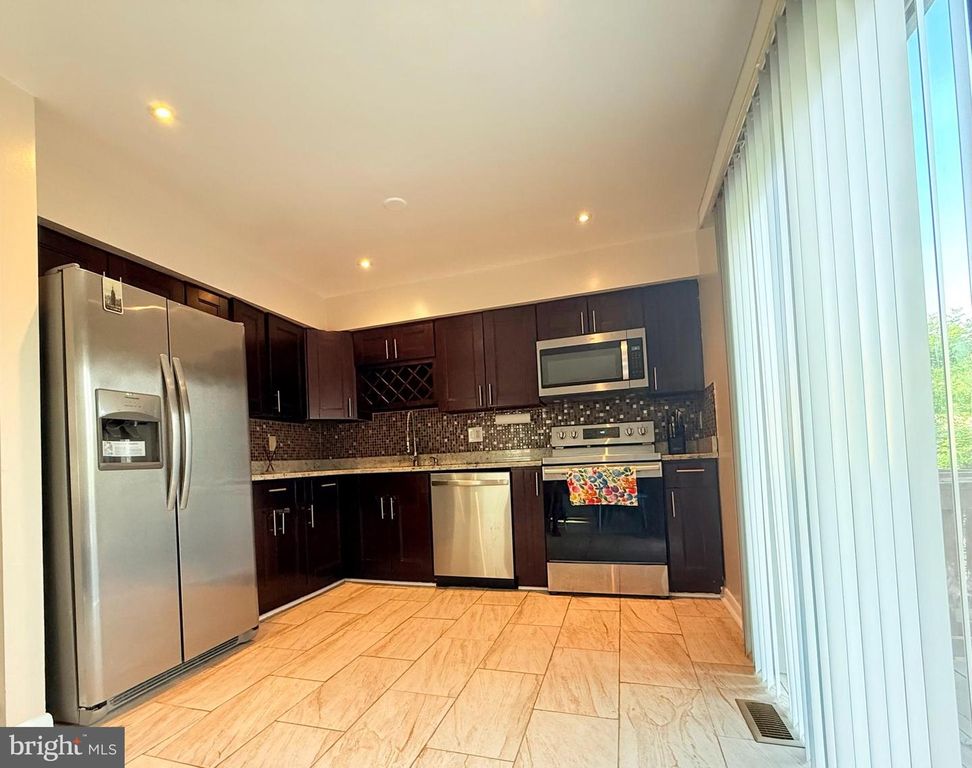 Image 12 of property listing at 15001 WHEATLAND PL, Laurel, MD 20707