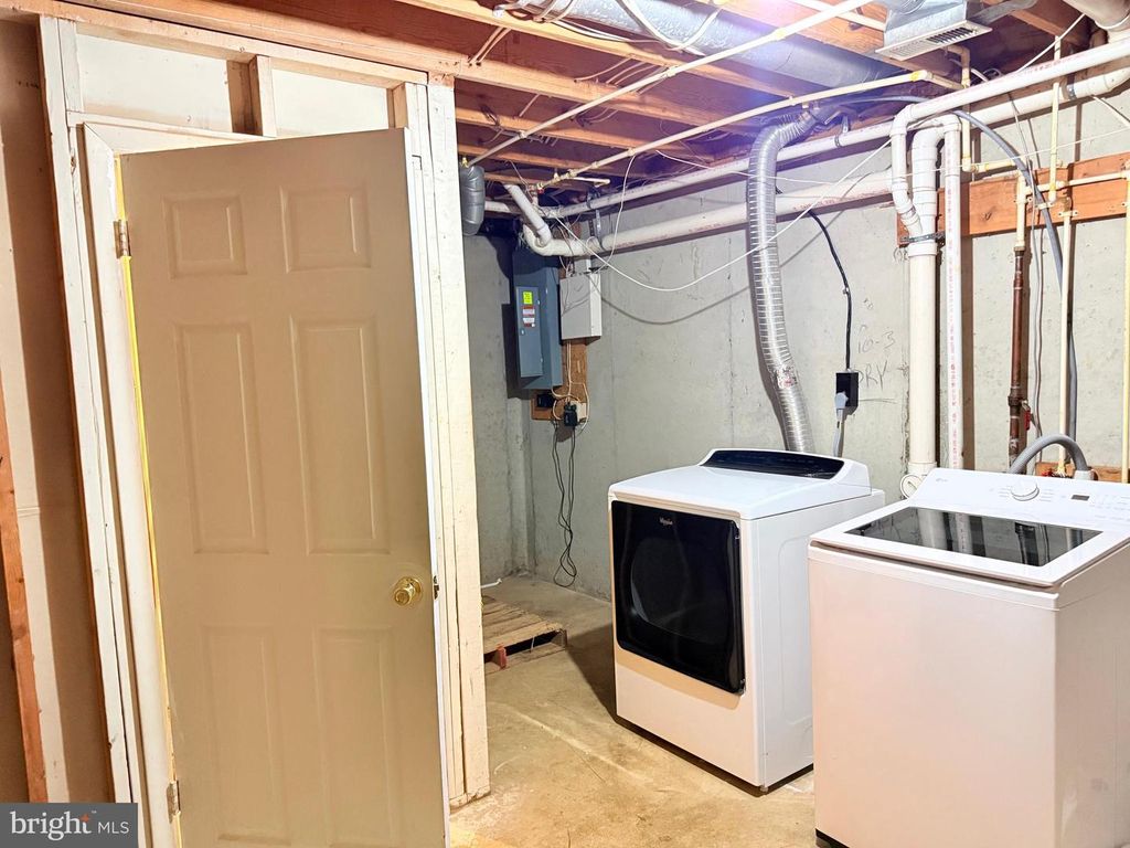 Image 49 of property listing at 15001 WHEATLAND PL, Laurel, MD 20707