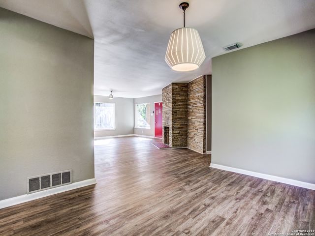413 Garraty, San Antonio, TX 78209