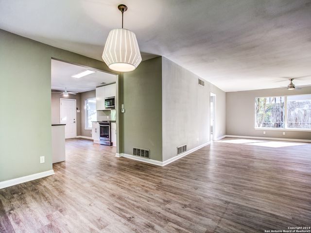 413 Garraty, San Antonio, TX 78209