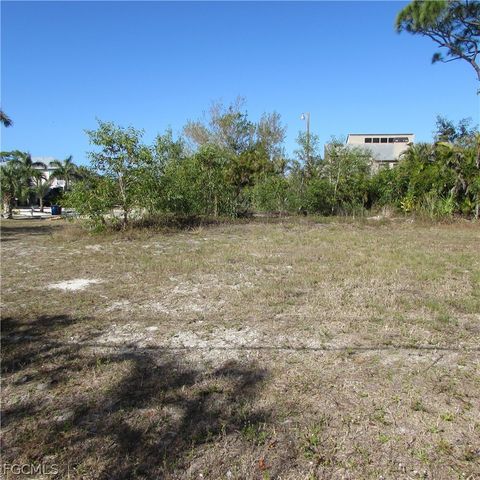 7758 Breakwater CT, Bokeelia, FL 33922