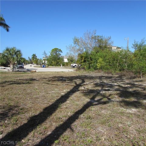 7758 Breakwater CT, Bokeelia, FL 33922