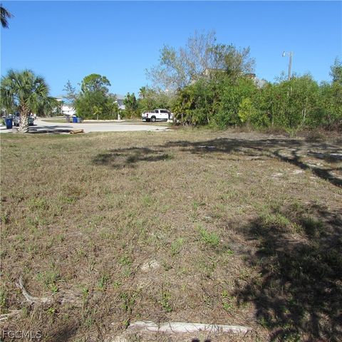 7758 Breakwater CT, Bokeelia, FL 33922