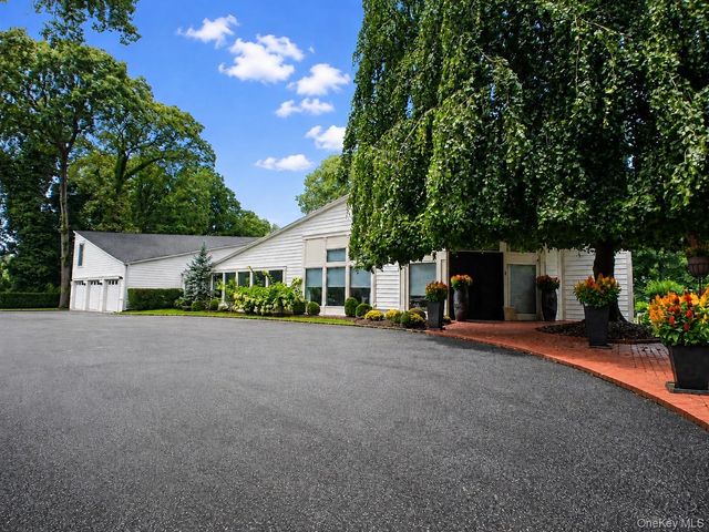 5 Carol Lane, Upper Brookville, NY 11545