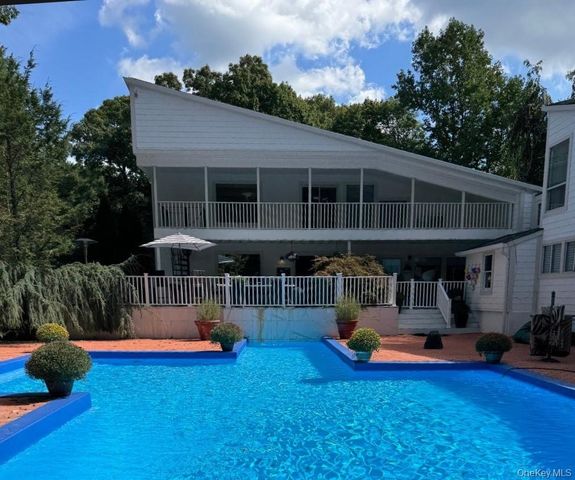 5 Carol Lane, Upper Brookville, NY 11545
