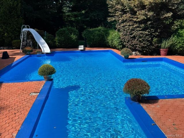5 Carol Lane, Upper Brookville, NY 11545