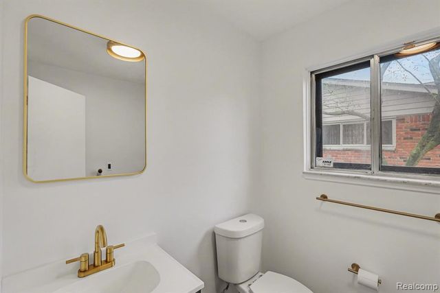 5698 Bingham Drive, Troy, MI 48085