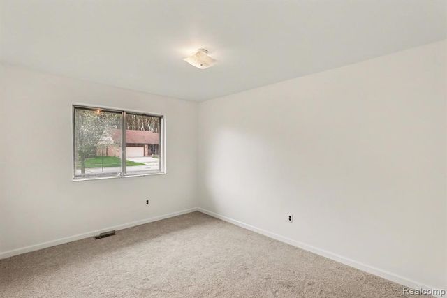 5698 Bingham Drive, Troy, MI 48085