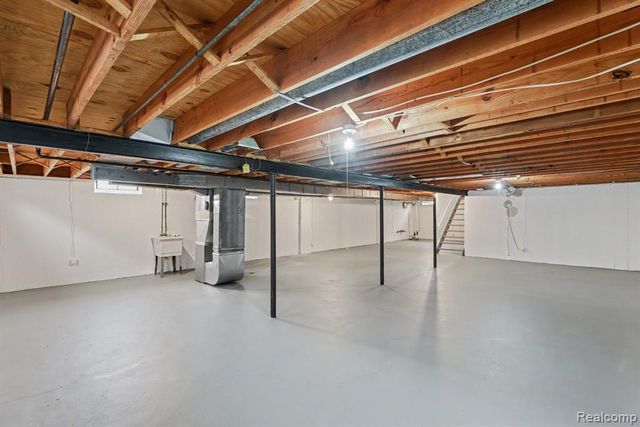 5698 Bingham Drive, Troy, MI 48085