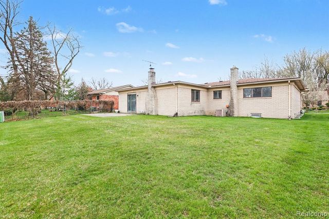 5698 Bingham Drive, Troy, MI 48085