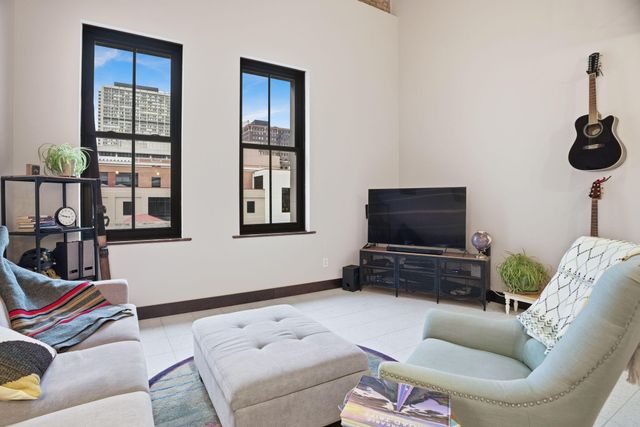 214 4th Street E 226, Saint Paul, MN 55101